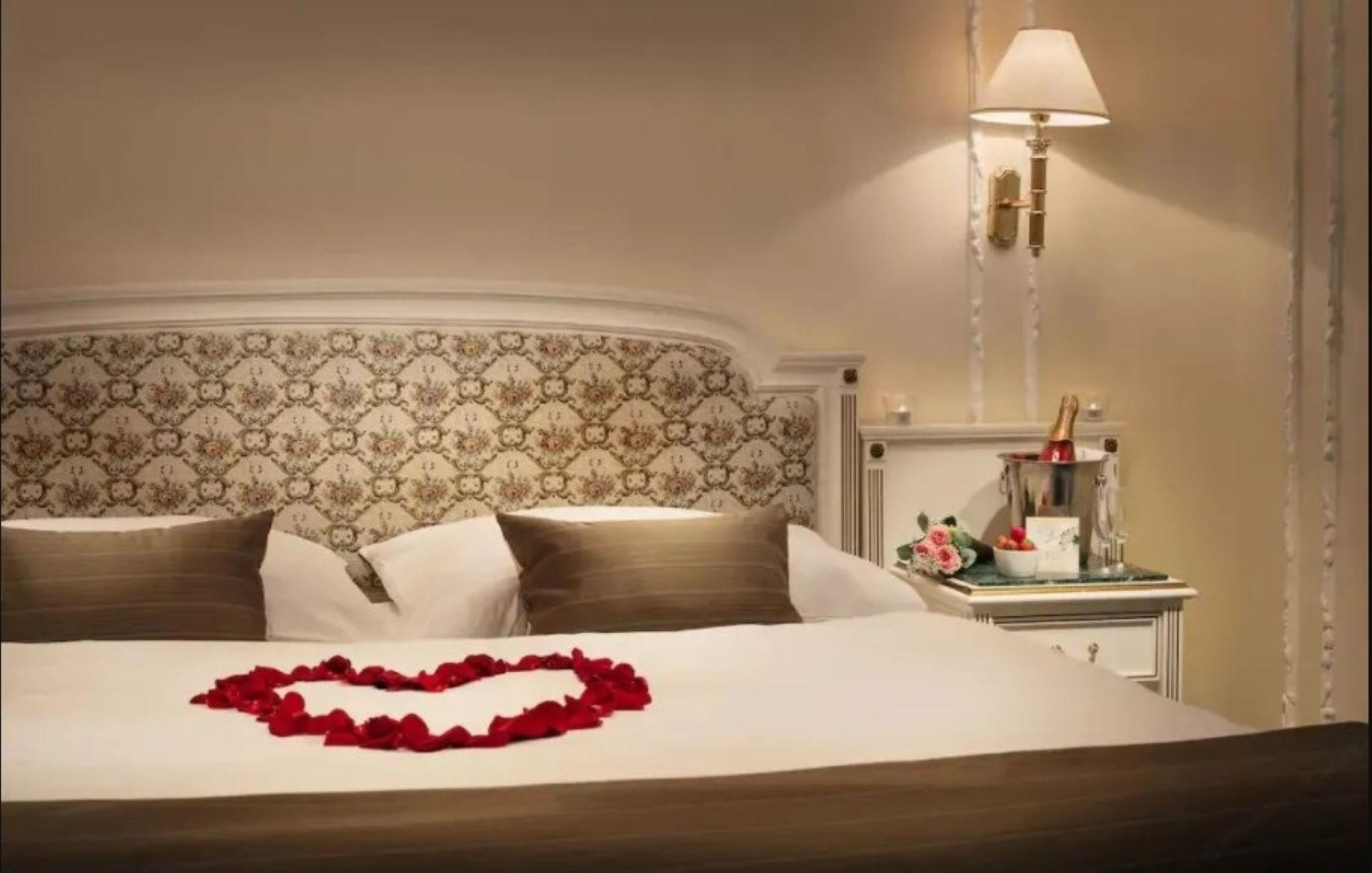 فندق أمباسادور زلاتا هوسا براغ المظهر الخارجي الصورة A bedroom at the hotel