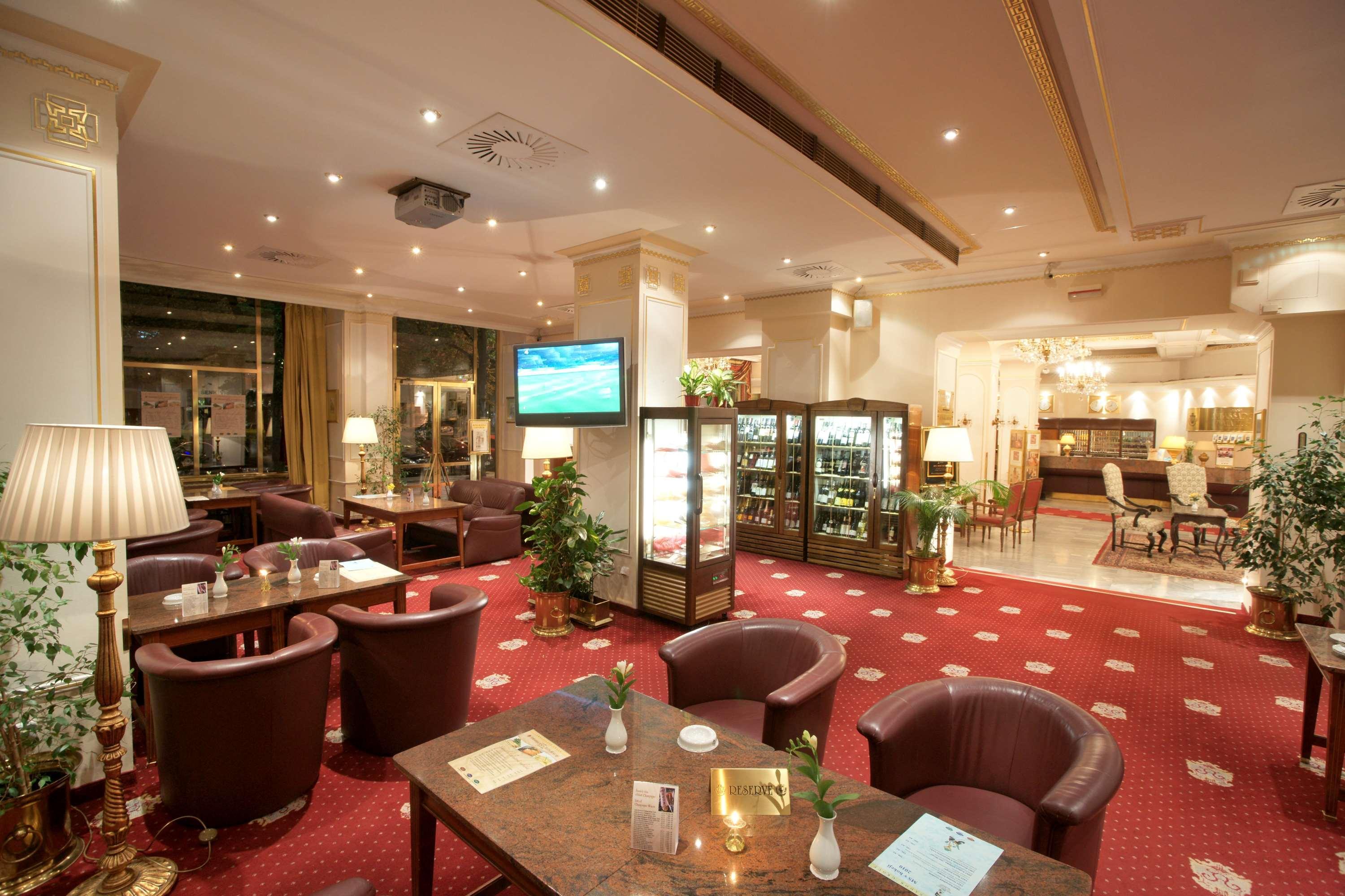 فندق أمباسادور زلاتا هوسا براغ المظهر الخارجي الصورة The lobby of the hotel