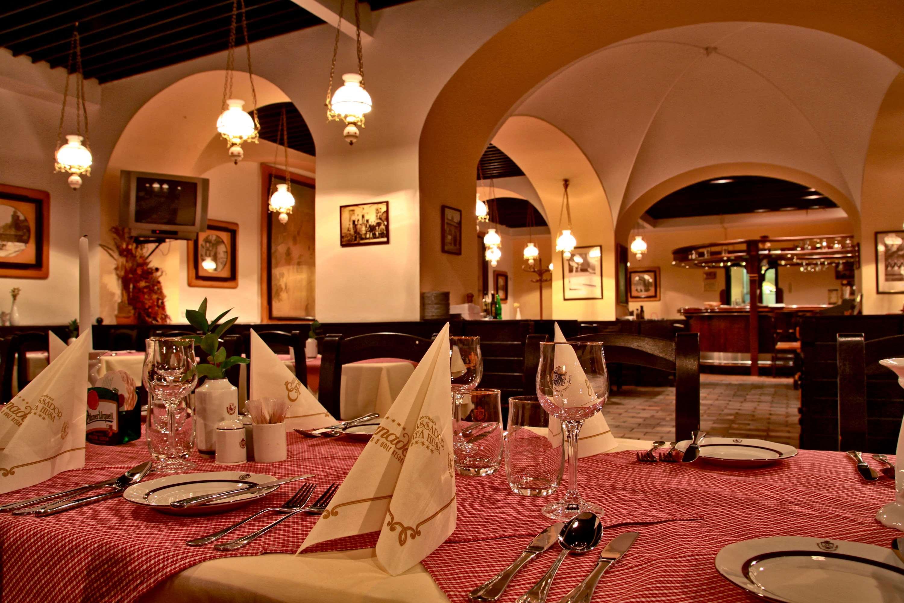 فندق أمباسادور زلاتا هوسا براغ المظهر الخارجي الصورة Restaurant interior