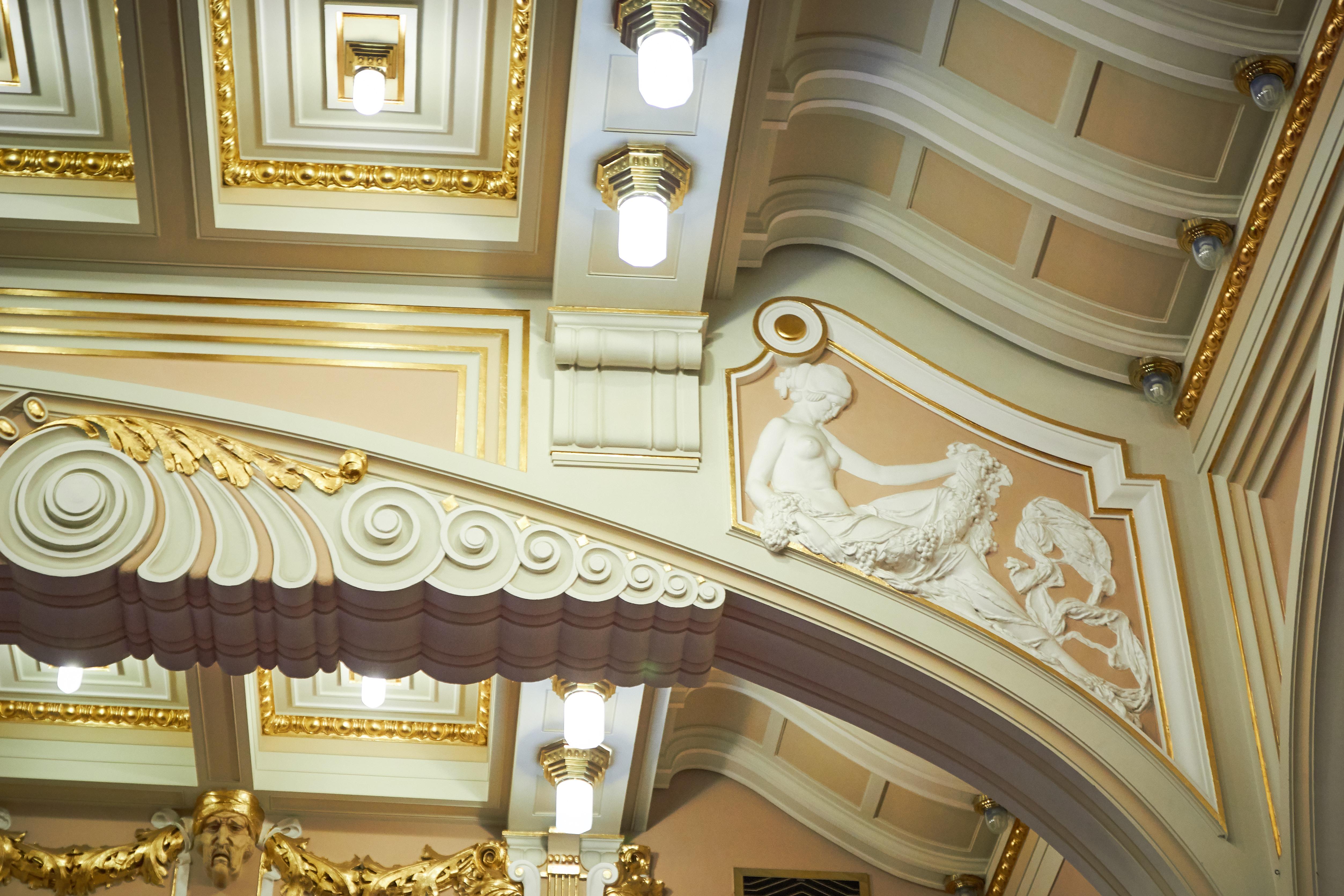 فندق أمباسادور زلاتا هوسا براغ المظهر الخارجي الصورة The ceiling of the main staircase