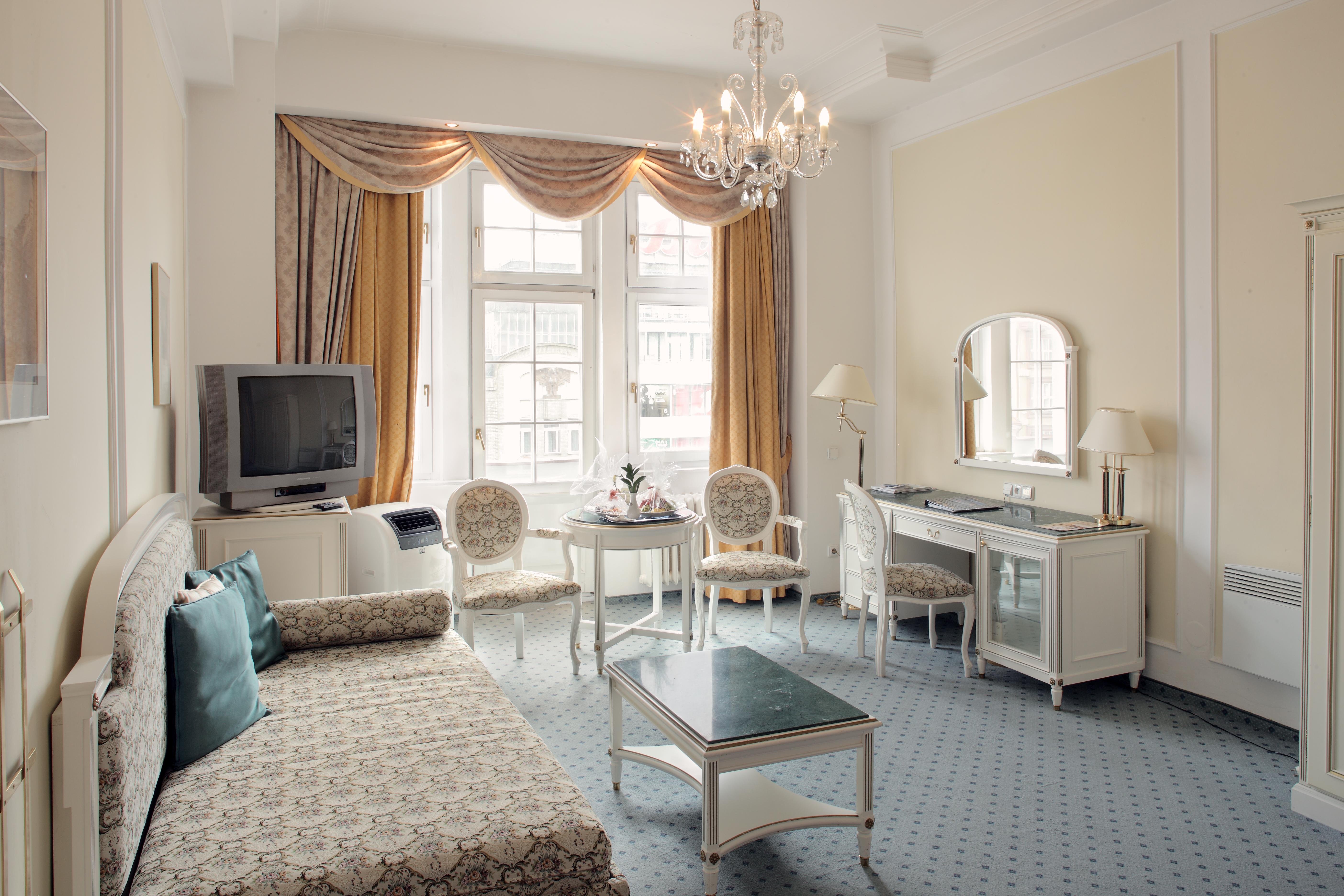 فندق أمباسادور زلاتا هوسا براغ المظهر الخارجي الصورة A suite at the hotel