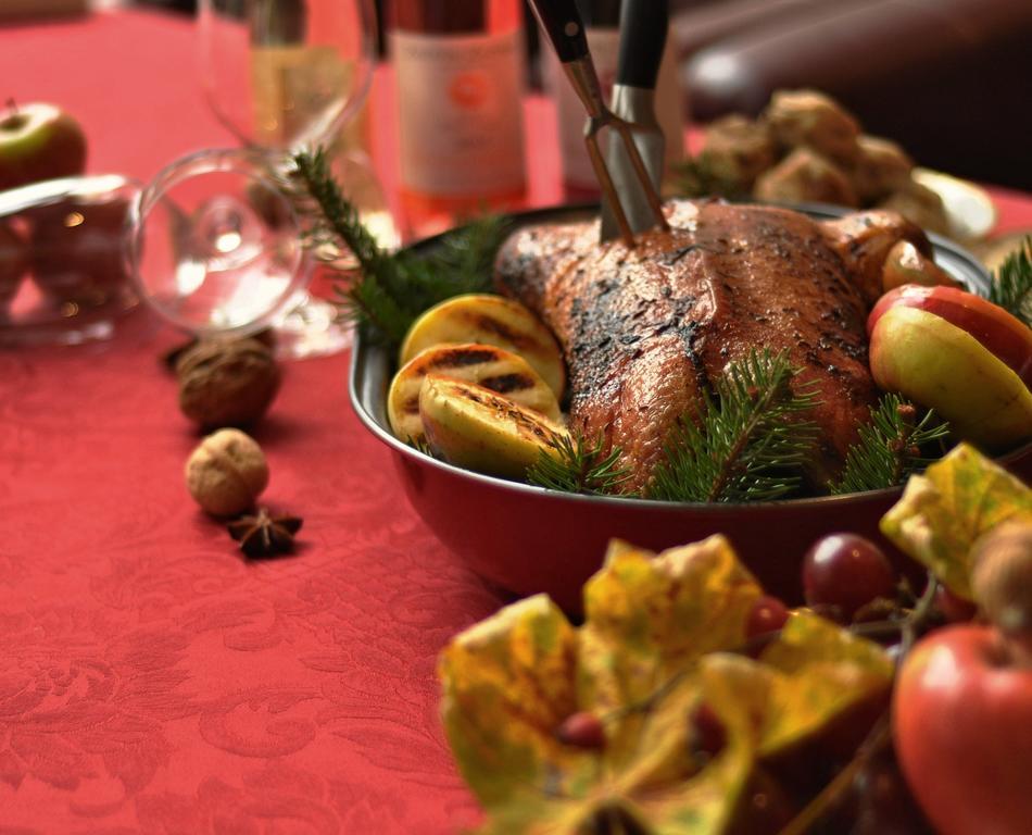 فندق أمباسادور زلاتا هوسا براغ المظهر الخارجي الصورة A Christmas goose