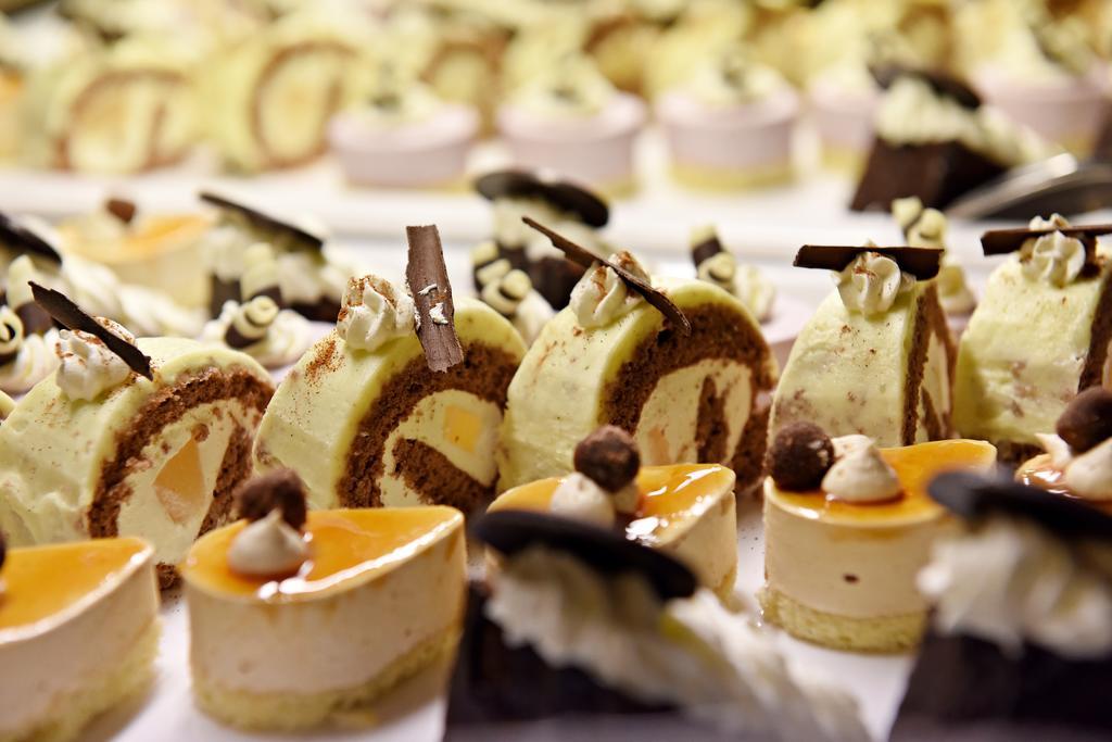 فندق أمباسادور زلاتا هوسا براغ المظهر الخارجي الصورة Petit fours