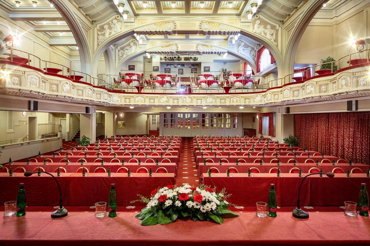 فندق أمباسادور زلاتا هوسا براغ المظهر الخارجي الصورة The interior of the main conference hall