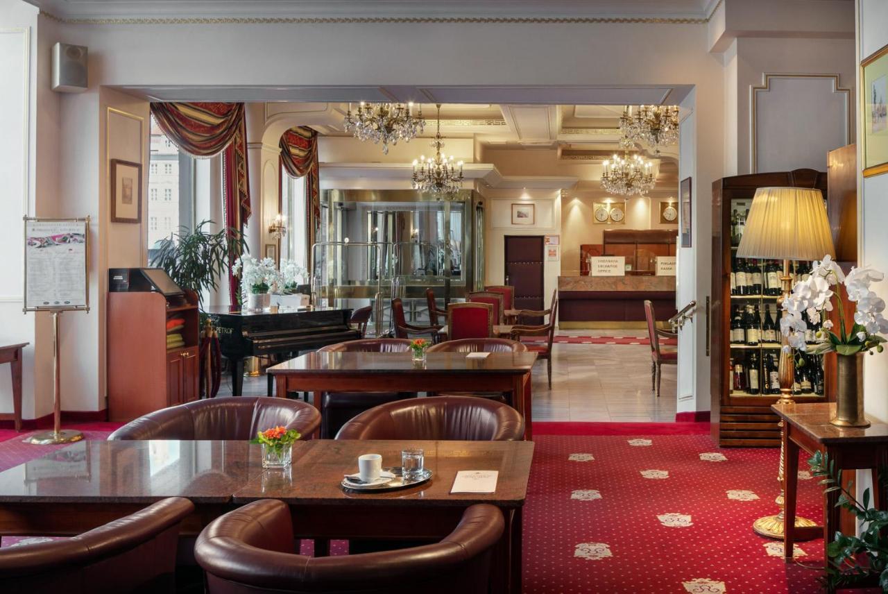 فندق أمباسادور زلاتا هوسا براغ المظهر الخارجي الصورة The lobby